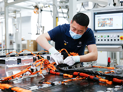BMW duplica la capacidad de producción de baterías de alto voltaje en China